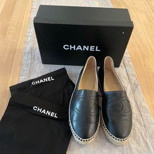 CHANEL Black Lambskin CC Espadrilles - Size 39 - Excellent Condition